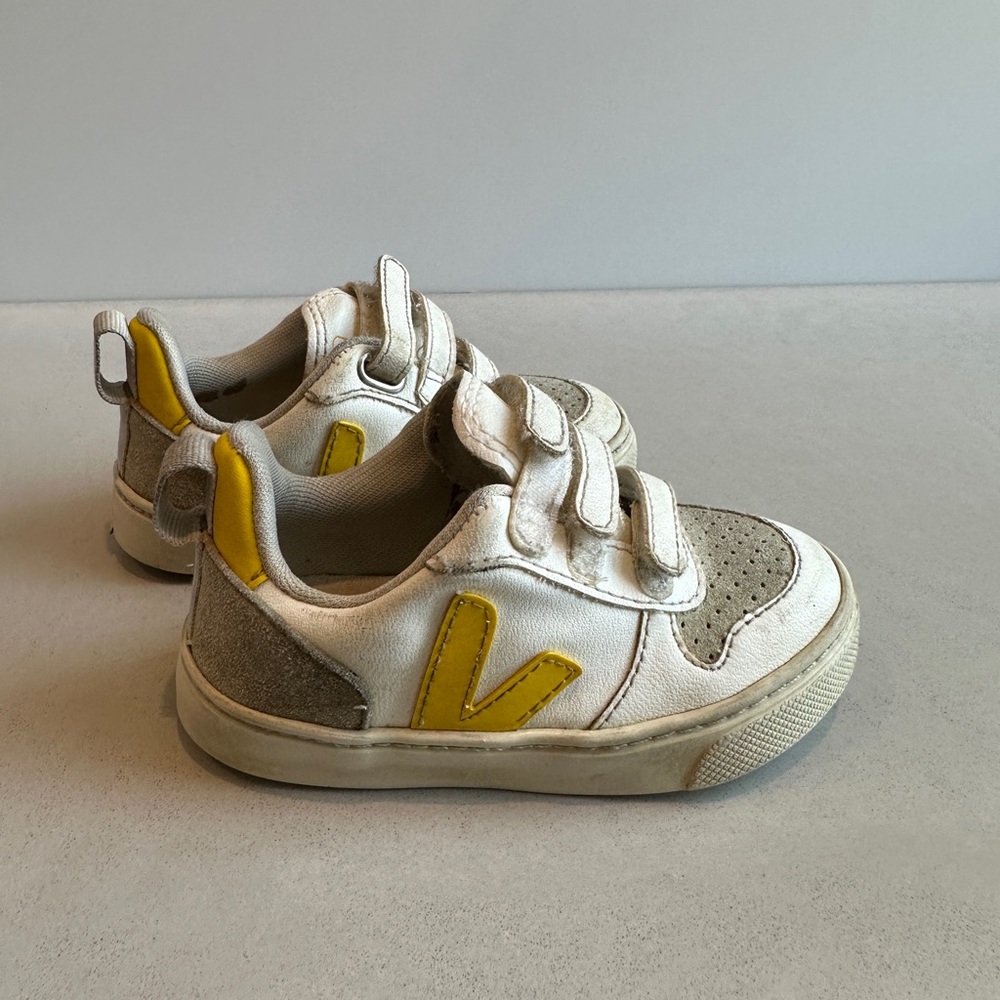 Kids Veja sneakers US Size 8 pre lover white yellow Velcro